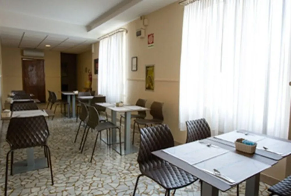 Hotel Tazza D'Oro 엠폴리